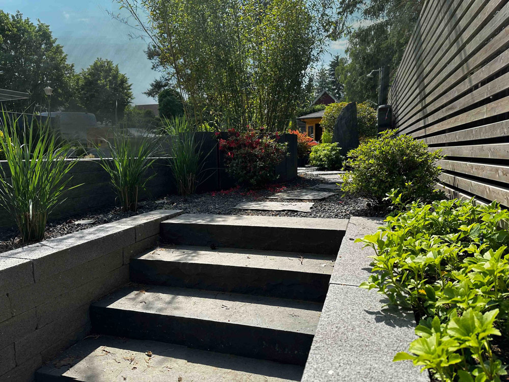 Seitlicher-Garten-1-web-scaled